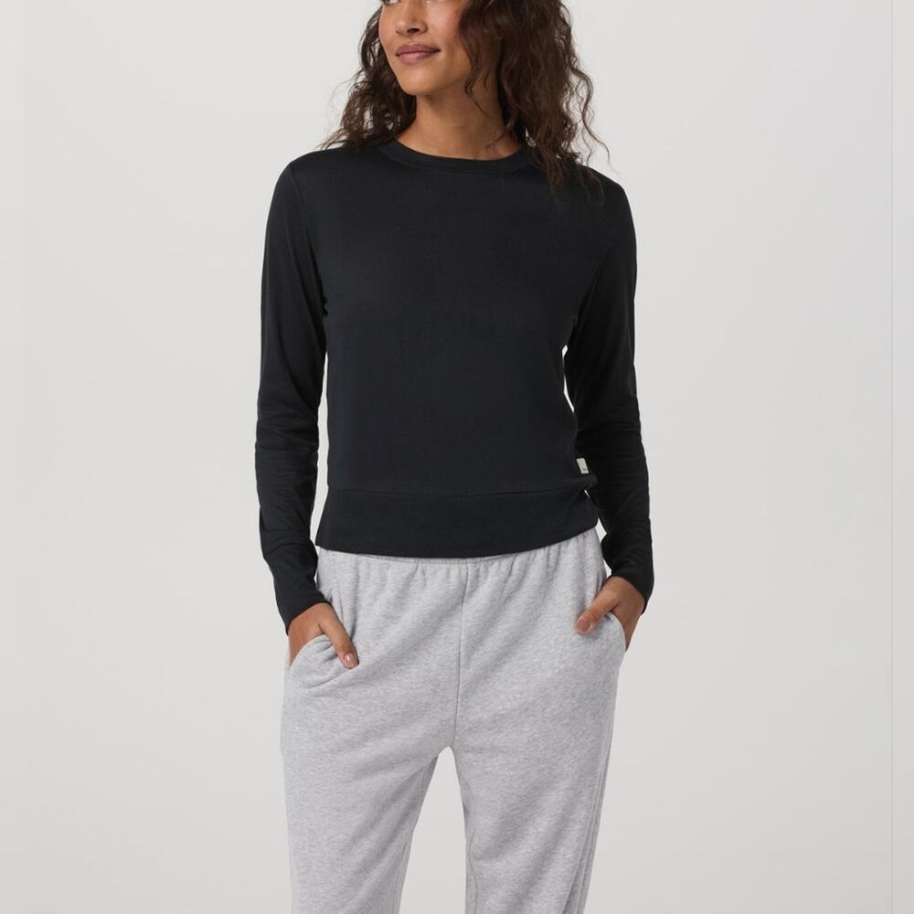 Vuori Daydream Crew Long Sleeve Top – Lightweight Performance Tee – NWOT